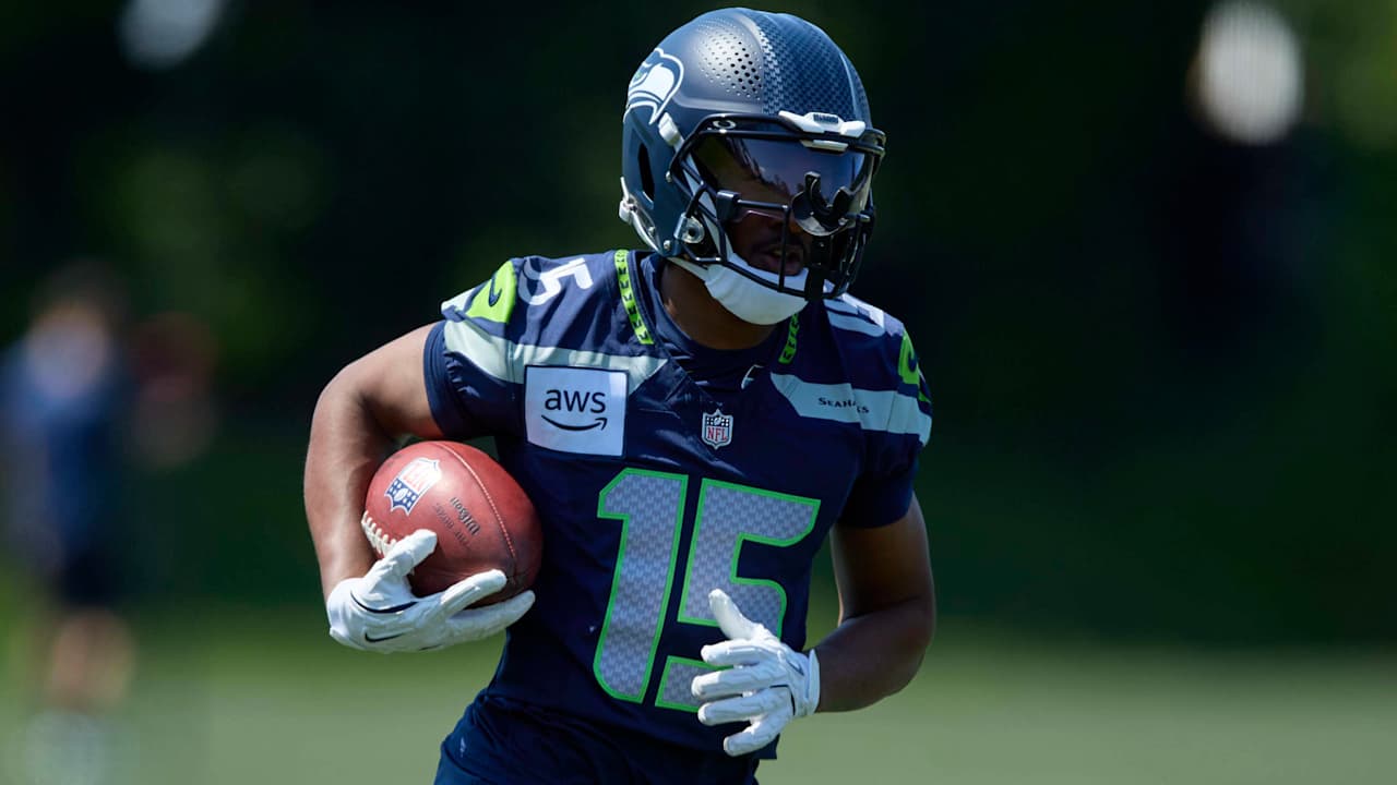 Rookie dos Seahawks impressiona com jogadas consistentes durante o treinamento