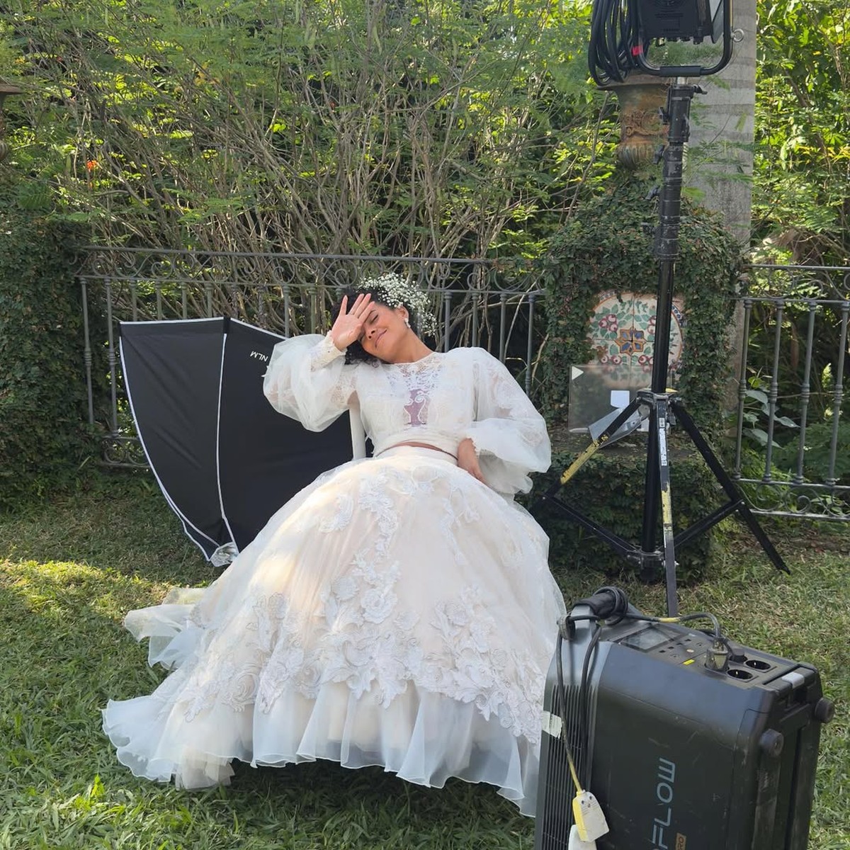 Bella Campos revela detalhes dos bastidores de ensaio e celebra esforço financeiro