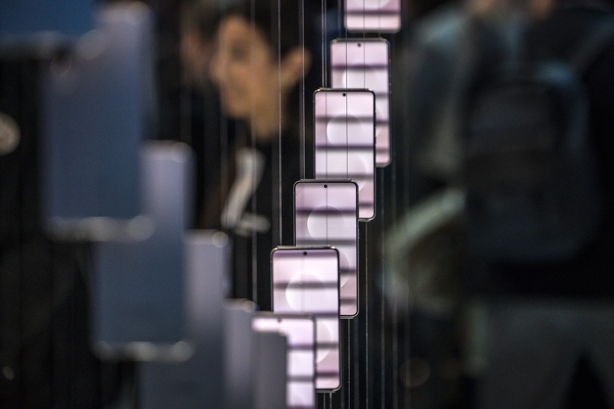 Preço dos smartphones no Brasil sobe 87% entre janeiro e março de 2025 em relação ao mesmo período de 2024 (Foto: Blloomberg)