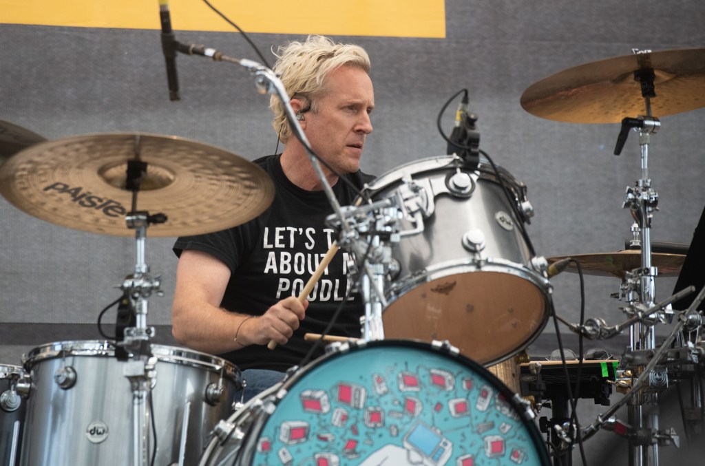 Josh Freese anunciou que os Foo Fighters o removeram de sua formação na sexta-feira, 16 de maio. (Foto: Reprodução)