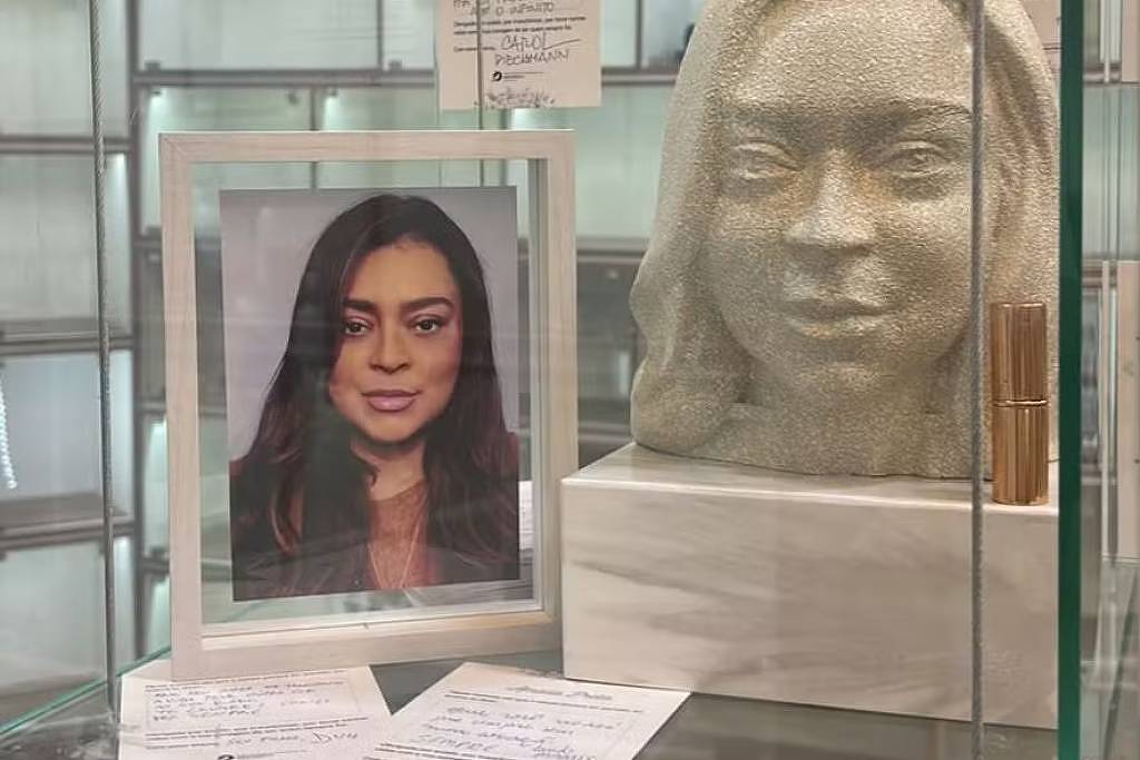 Artistas famosos têm cinzas distribuídas em homenagens emocionantes