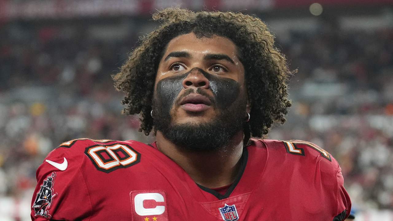 Tristan Wirfs passa por cirurgia no joelho e deve iniciar 2025 na lista PUP