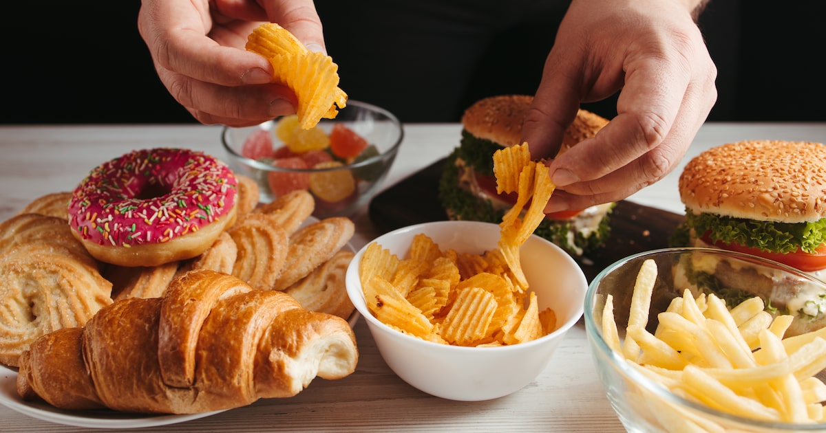Alimentos ultraprocessados são aqueles que foram submetidos a métodos mais agressivos de alteração do produto in natura, além da adição de substâncias de uso industrial, como aromatizantes, corantes, conservantes, emulsificantes e outros aditivos. (Foto: Vadym/Adobe Stock)