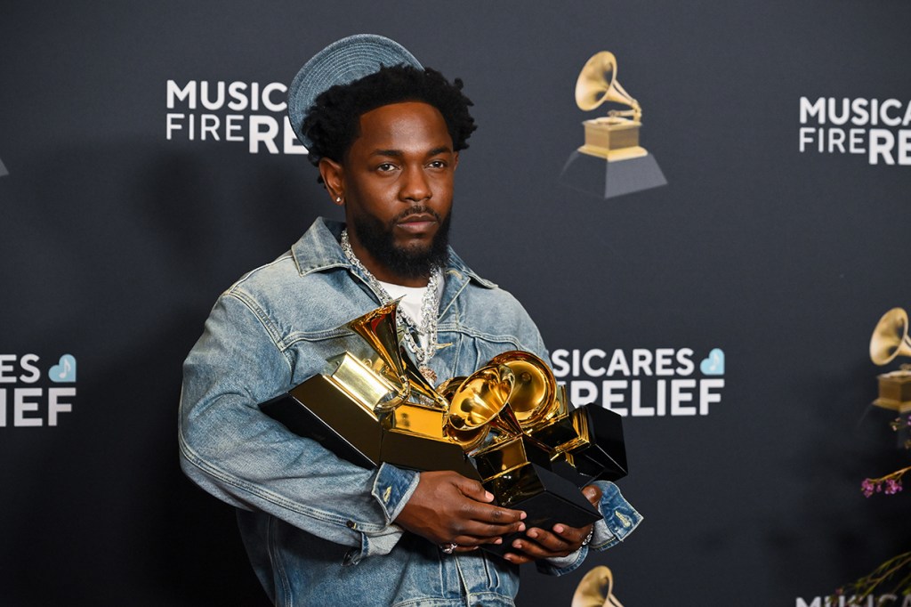 Kendrick Lamar teve uma grande noite no Grammy de 2025. Ele pode estar a caminho de outra grande noite no Grammy de 2026. Aqui estão vários recordes que ele pode estabelecer. (Foto: Reprodução)