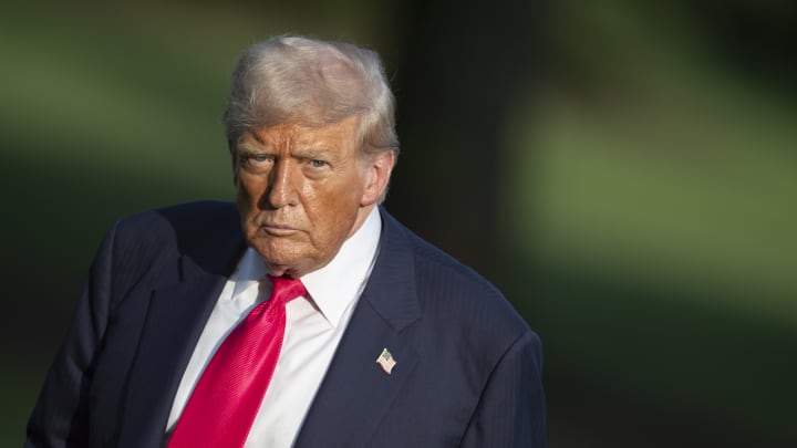 Trump solicita liberação de transcrições do júri do caso Epstein e Maxwell