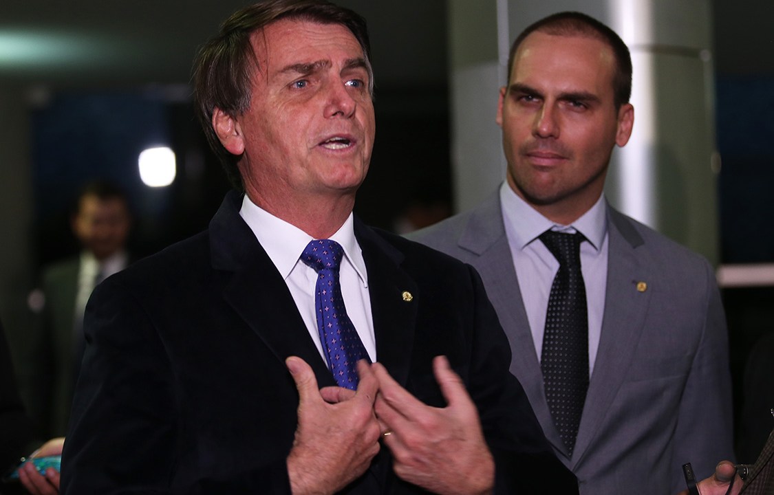 Moraes acusa Bolsonaro e Eduardo por aumento de tarifas inspirado em Trump