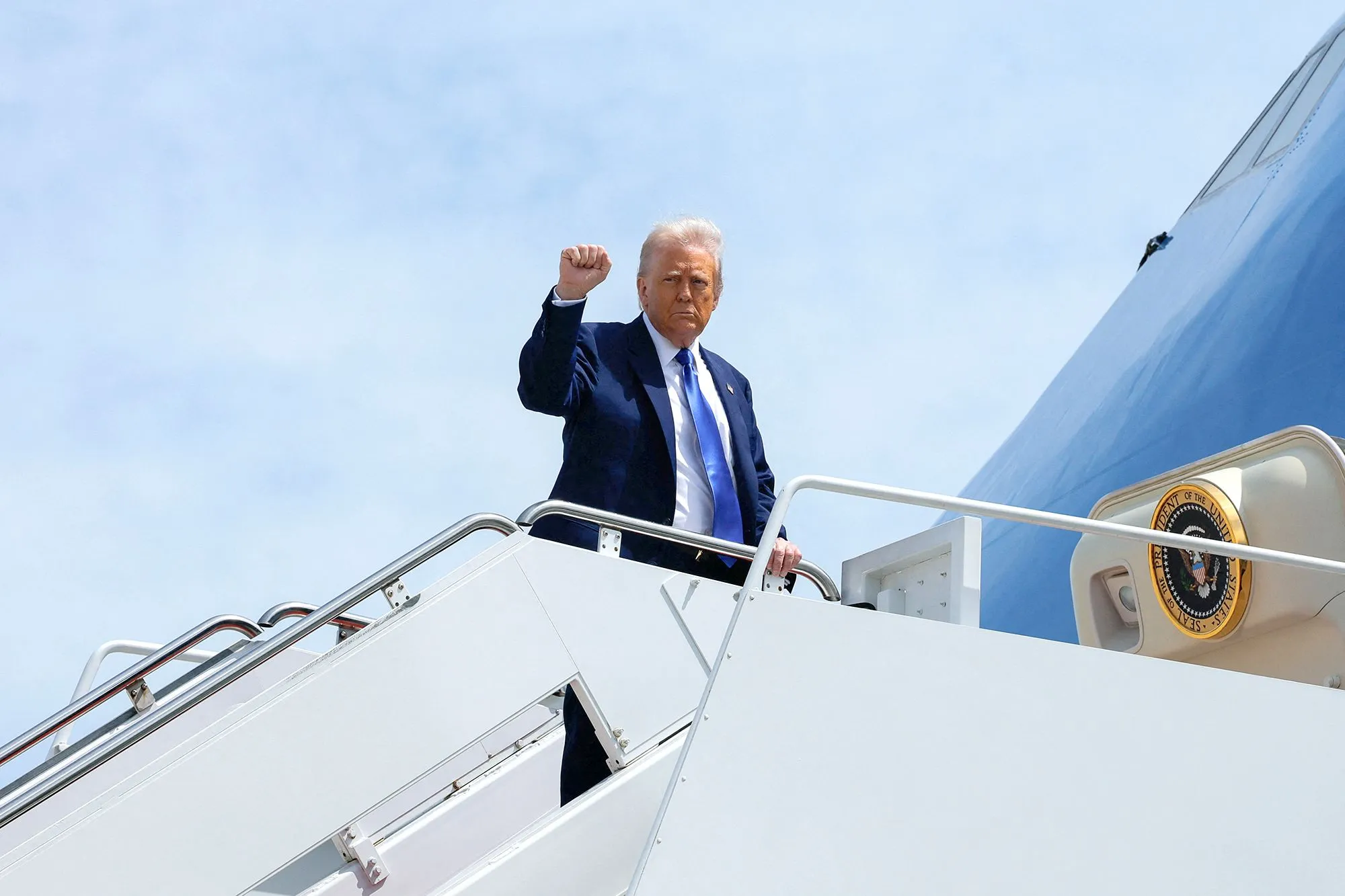 Trump fecha acordos bilionários com países do Golfo em visita histórica ao Oriente Médio