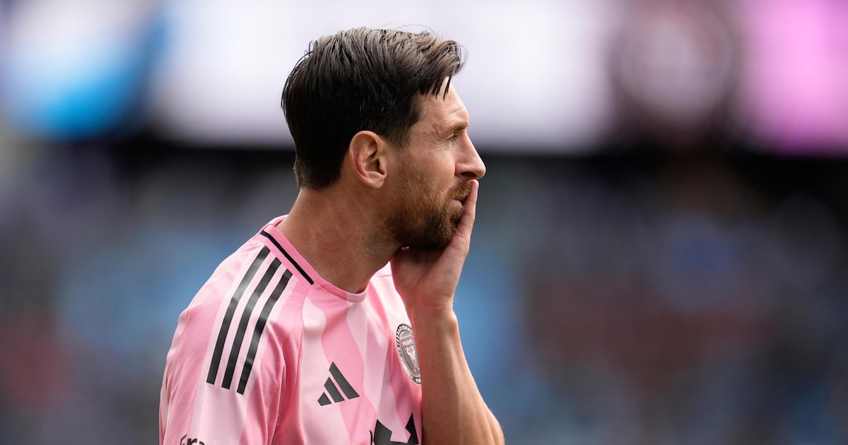 Messi não conseguiu evitar a goleada de 4 a 1 do Minnesota United sobre o Inter Miami e vê o clube atravessar crise antes do Mundial de Clubes. (Foto: Abbie Parr/AP)