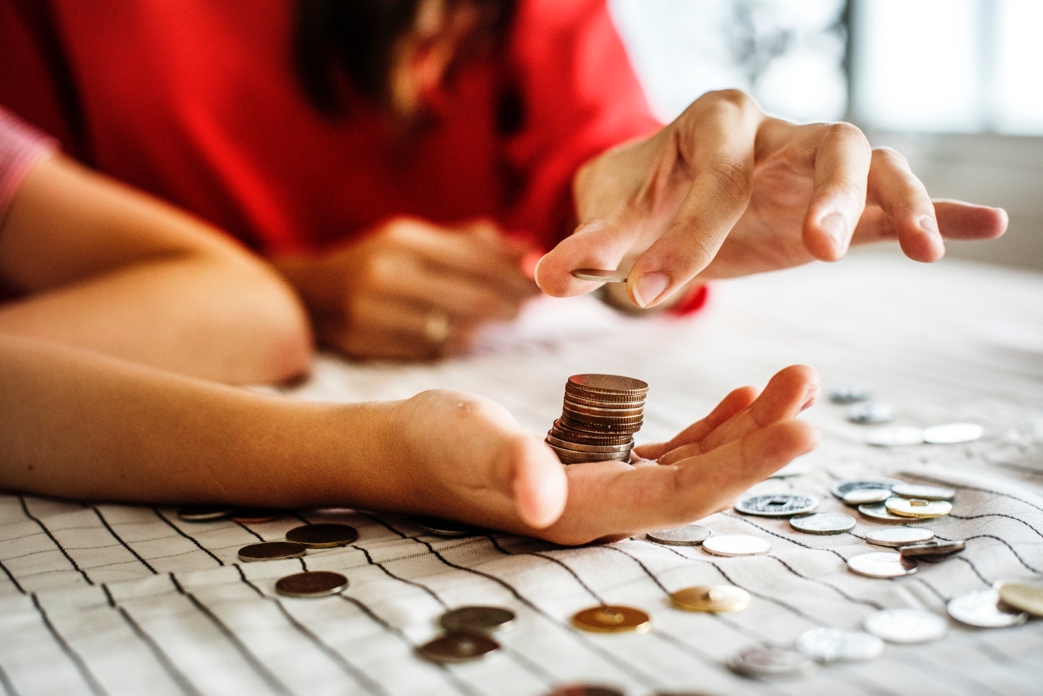61% do crédito privado é emitido sem garantias, levantando preocupações financeiras