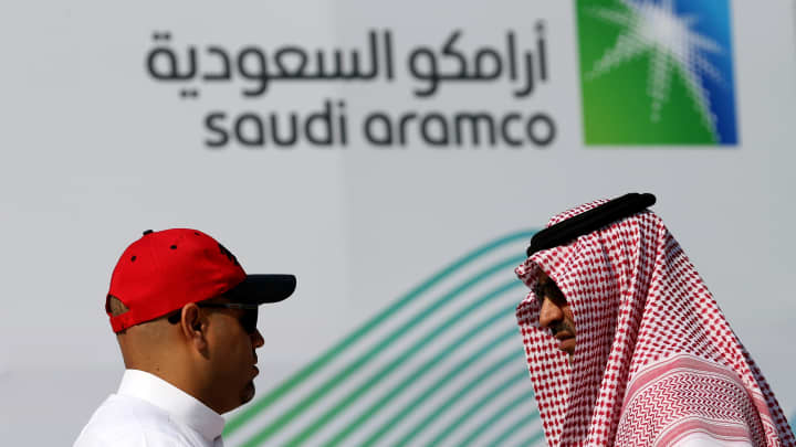 Aramco registra queda de receitas trimestrais com preços baixos de petróleo