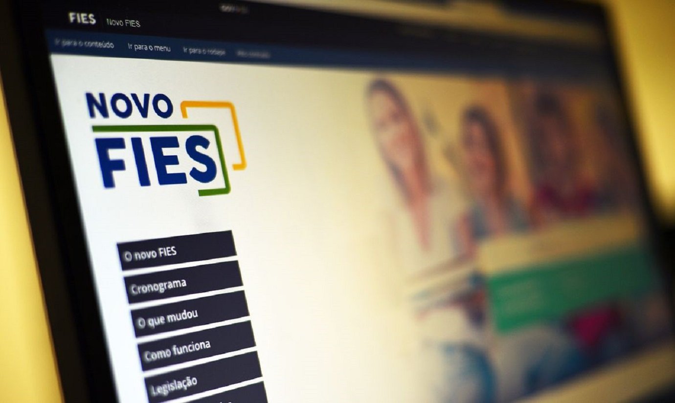 Fies: conheça os requisitos e condições para se inscrever no financiamento estudantil