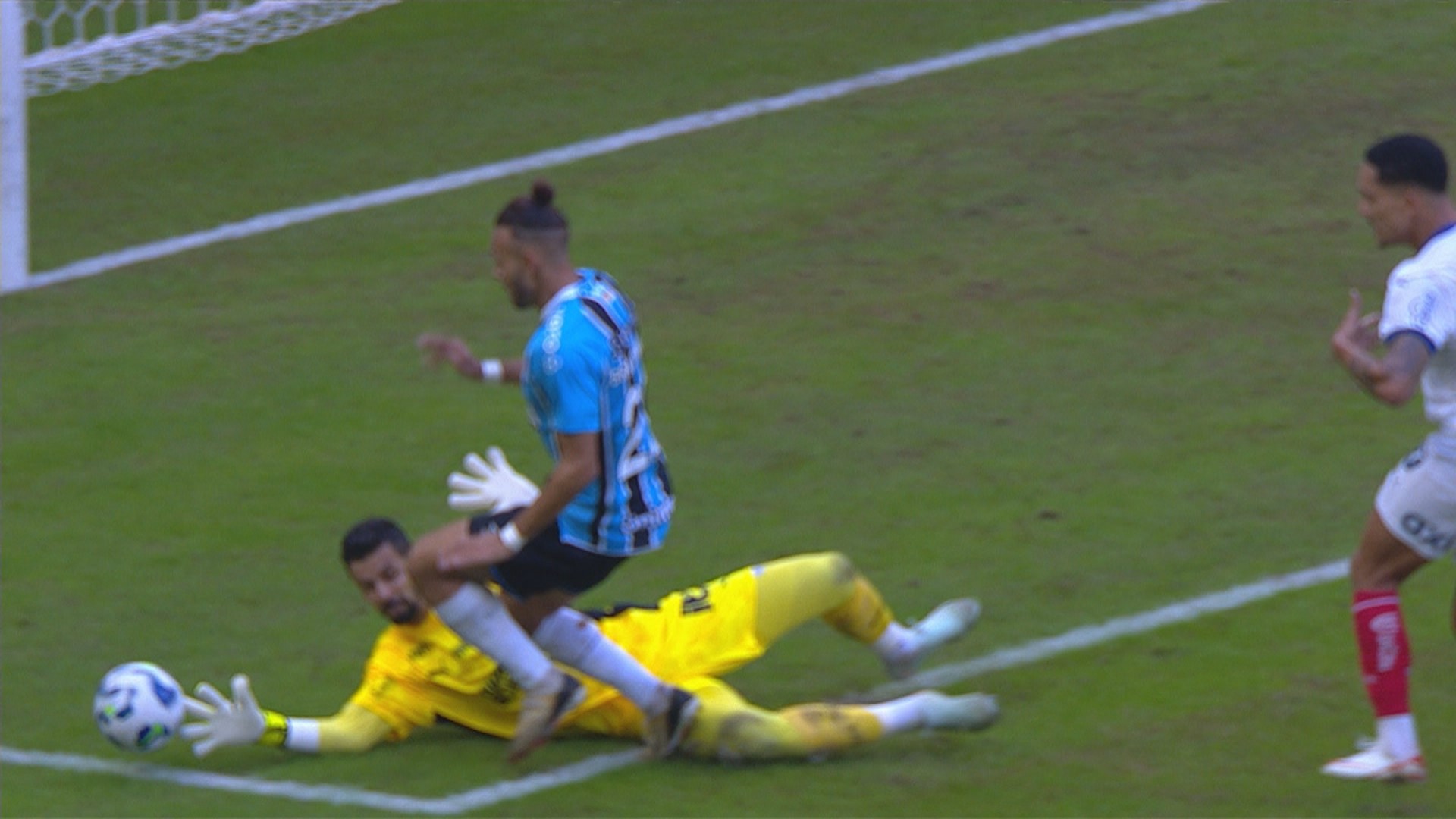 Grêmio divulga áudio do VAR sobre pênalti controverso em partida recente