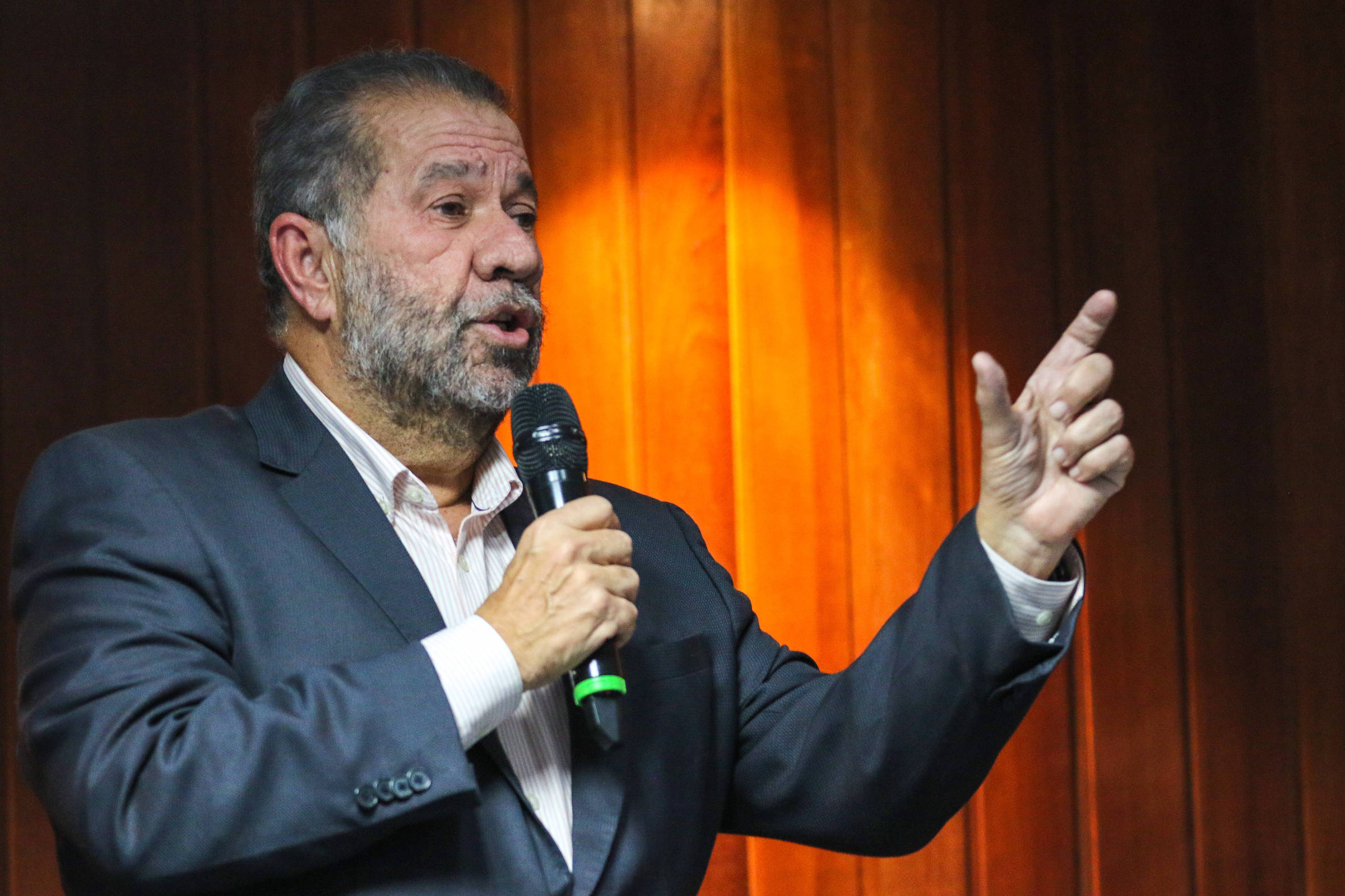 O ministro da Previdência Social, Carlos Lupi, em cerimônia para aprovados em concurso público para técnico do INSS (Instituto Nacional do Seguro Social) (Foto: Wilson Dias/Wilson Dias/Agência Brasil)