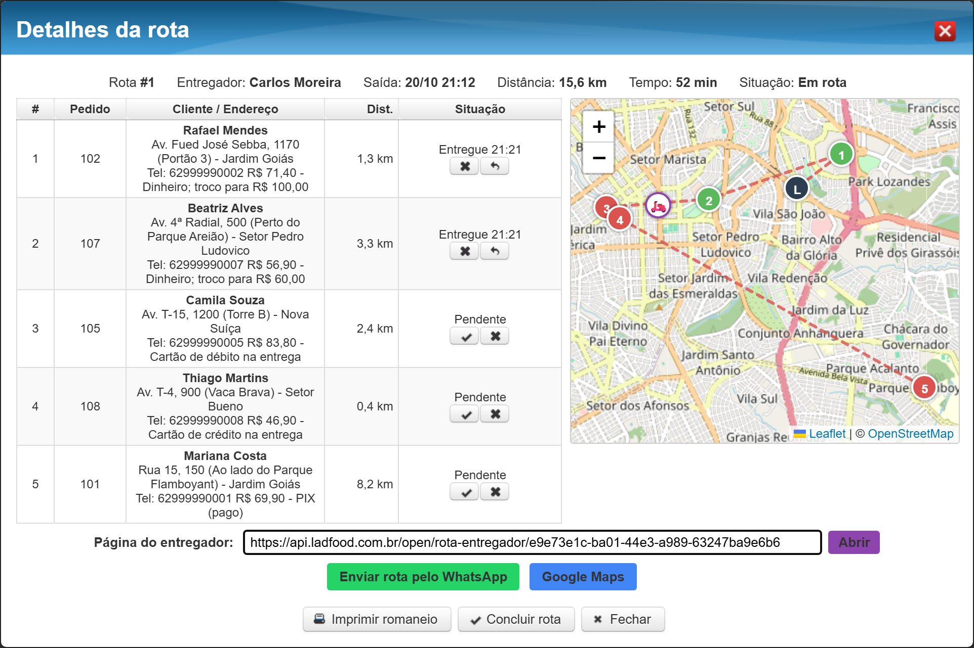 Detalhe da rota com duas entregas feitas e o entregador no mapa