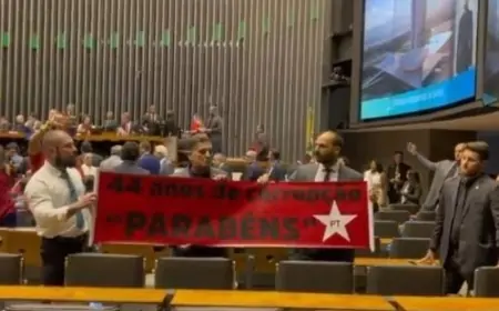 Oposição na Câmara parabeniza PT por “44 anos de corrupção”