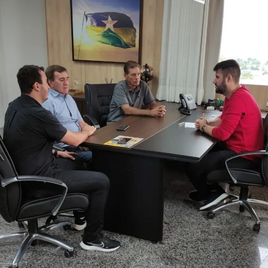 Deputado Nim Barroso se reúne com representantes do município de Presidente Médici