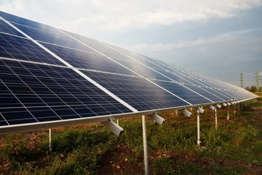 Governo aumenta tributação sobre aparatos de energia solar, gerando preocupações no setor fotovoltaico
