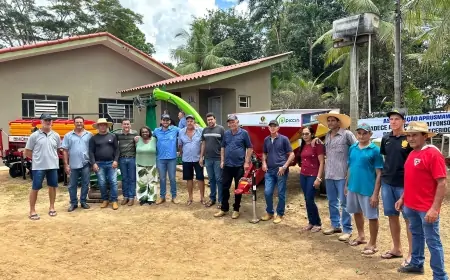 Deputado Affonso Cândido entrega implementos agrícolas a Aprusmam de Teixeirópolis