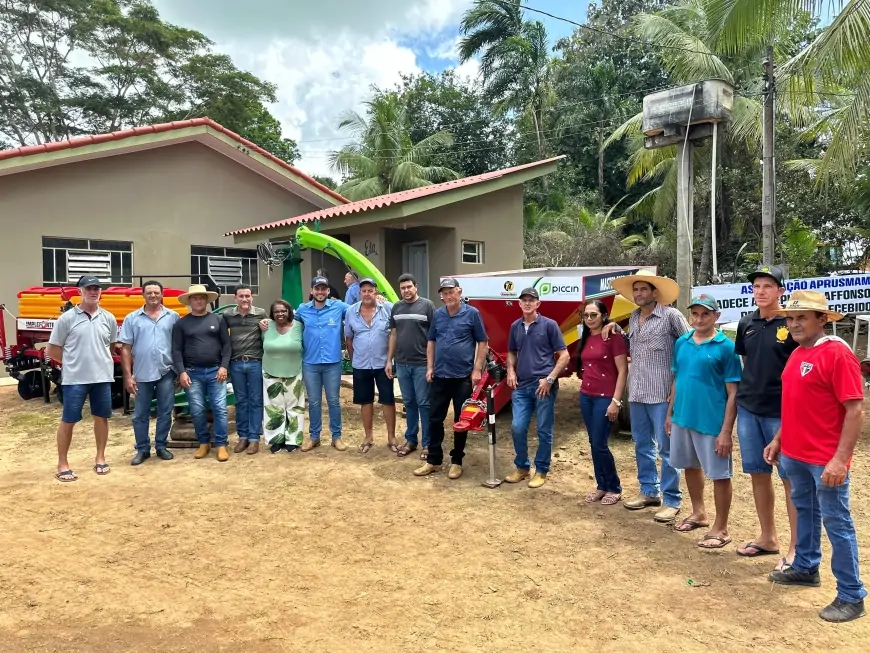 Deputado Affonso Cândido entrega implementos agrícolas a Aprusmam de Teixeirópolis