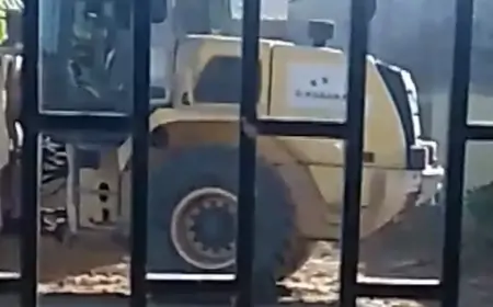 DENÚNCIA | Máquina da Prefeitura é Utilizada para Limpar Terreno Particular. VÍDEO: