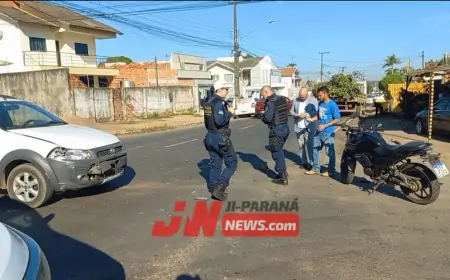 Acidente: Carro e Moto colidem na Rua Teresina, em Ji-Paraná