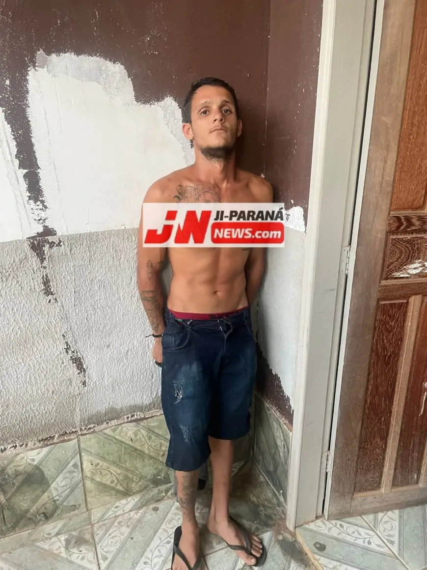 Indivíduo usando camiseta com seu próprio nome, simula pedido de informação, furta celular de mulher que empurrava carrinho com uma criança e logo após vai preso pela PM