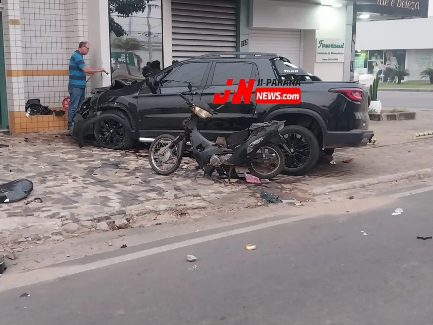 Motociclista e Passageiro Feridos em Acidente no Centro de Ji-Paraná