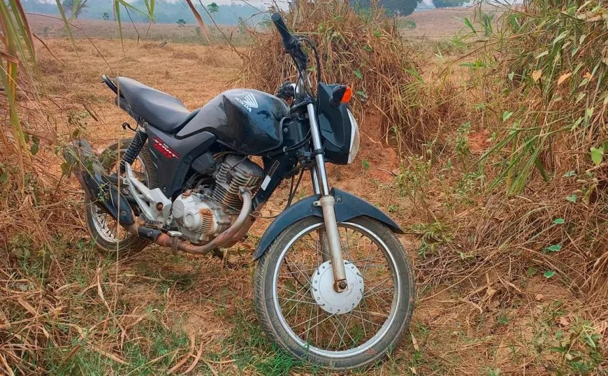 Motocicleta furtada é recuperada pela Polícia Militar na linha Itapirema