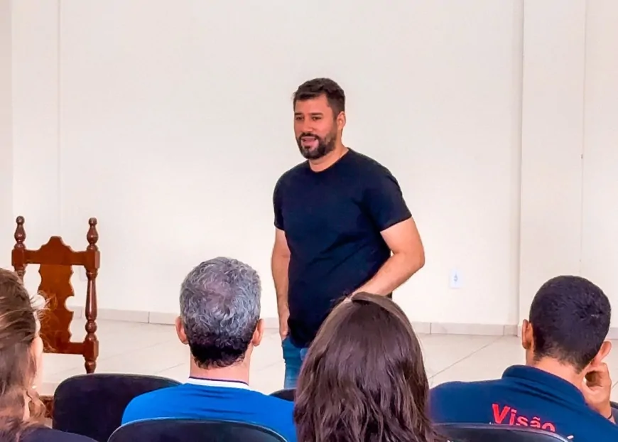 O deputado Nim Barroso se reúne com empresários e lideranças de Santa Luzia do Oeste