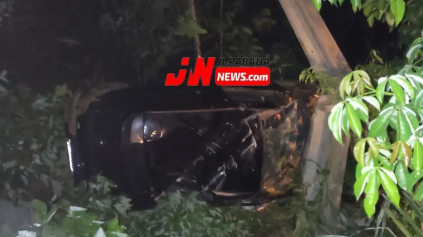 Motorista perde o controle da direção capota carro em Ji-Paraná
