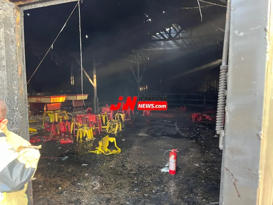 Incêndio em Casa de Show Mobiliza Corpo de Bombeiros e Causa Danos Materiais