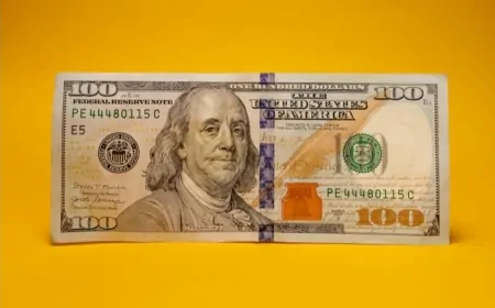 Dólar nas alturas: o que isso impacta na vida dos brasileiros? Vem cá, a gente te explica de forma simples