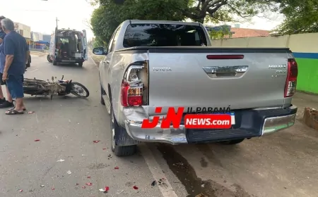 Motociclista bate em caminhonete estacionada e é hospitalizado em Ji-Paraná