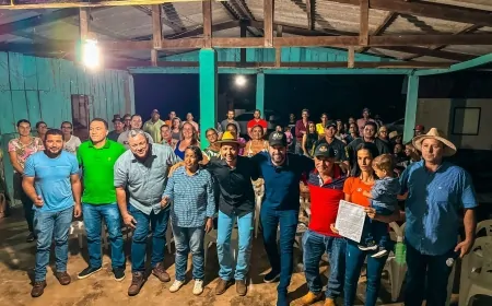 Deputado Nim Barroso entrega implementos agrícolas à Associação dos Produtores