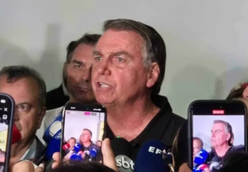 Em coletiva do Aeroporto de Brasília, Bolsonaro cita casal ji-paranaense ao ser questionado sobre Golpe, 8 de Janeiro e outros assuntos