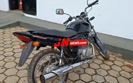 Fuga de menores em motocicleta sem placa termina em apreensão em Ji-Paraná