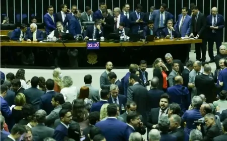 Projeto que obriga a implantação de bloqueadores de celulares em presídios é aprovado na Câmara dos Deputados