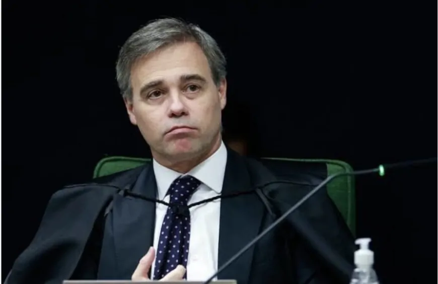 Mendonça pede vista e suspende julgamento sobre regulação das redes sociais