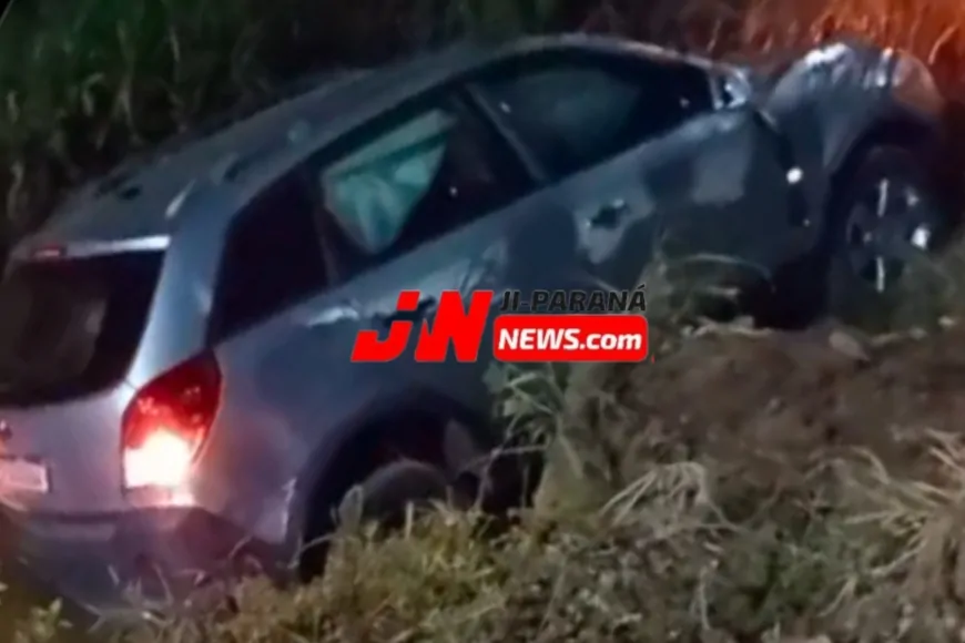 Carro cai em barranco de igarapé após fuga de blitz em Ji-Paraná