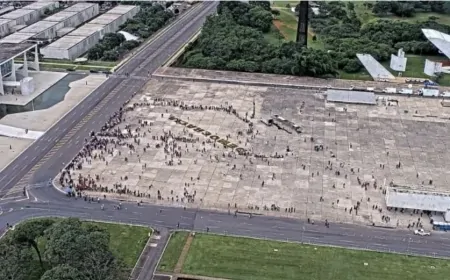 Ato de Lula na Esplanada, em memória ao 8/1, fica esvaziado