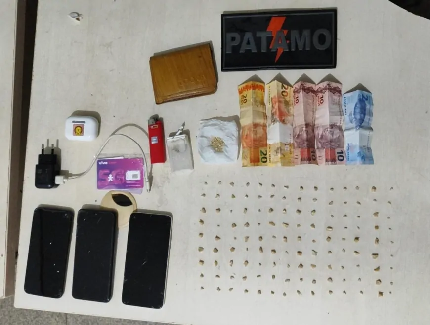 PM Durante a madrugada apreender droga no bairro Primavera