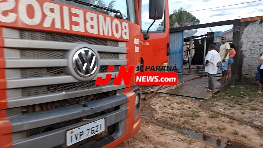 Incêndio destrói residência no bairro JK