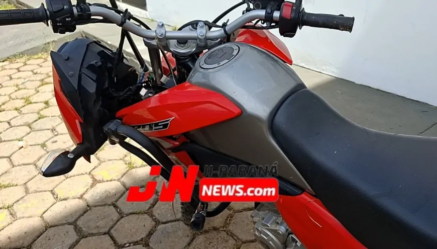 Moto furtada é encontrada em meio à vegetação no Residencial Rondon