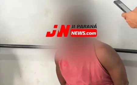 Homem é preso por perturbação e injúria discriminatória contra enteado