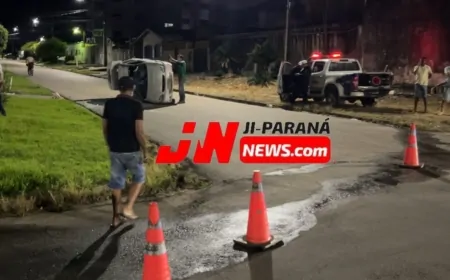 Grave colisão entre dois carros deixa um ferido e veículo capotado em Ji-Paraná