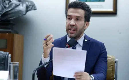 Deputado do AVANTE ataca cabeleireira do 8/1: “Desgraça dessa Débora”