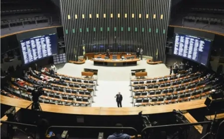 URGENTE - PL protocola urgência para votar anistia do 8 de Janeiro com apoio de 262 deputados