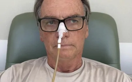 Bolsonaro segue internado na UTI com complicações digestivas