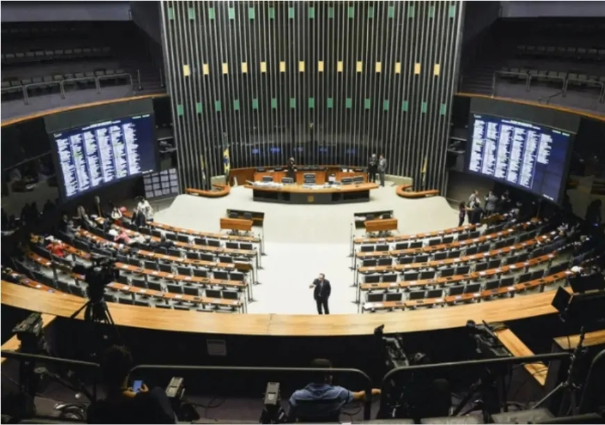 URGENTE - PL protocola urgência para votar anistia do 8 de Janeiro com apoio de 262 deputados