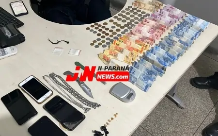 Drogas, dinheiro e objetos usados no tráfico são apreendidos em residência no bairro Jorge Teixeira